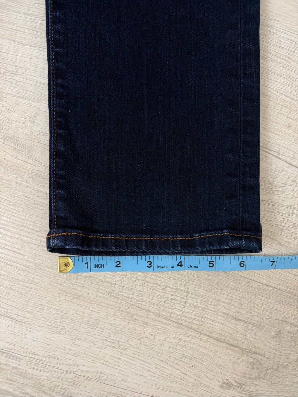 J Brand Mid-Rise Stove Pipe Skinny Jeans in Ignite, Size 29 - Picture 14 of 14